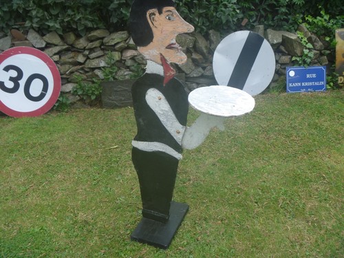 Advertising dumb waiter - dumb,
